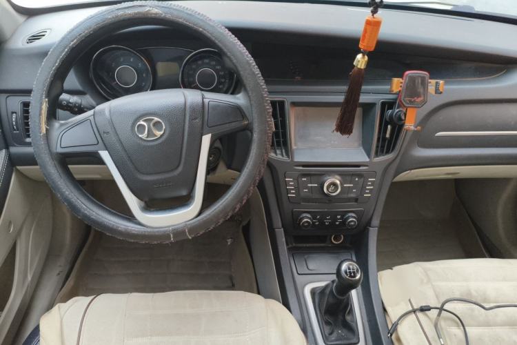 Used BAIC Senova D50 2014 1.5L manual standard version Center Console