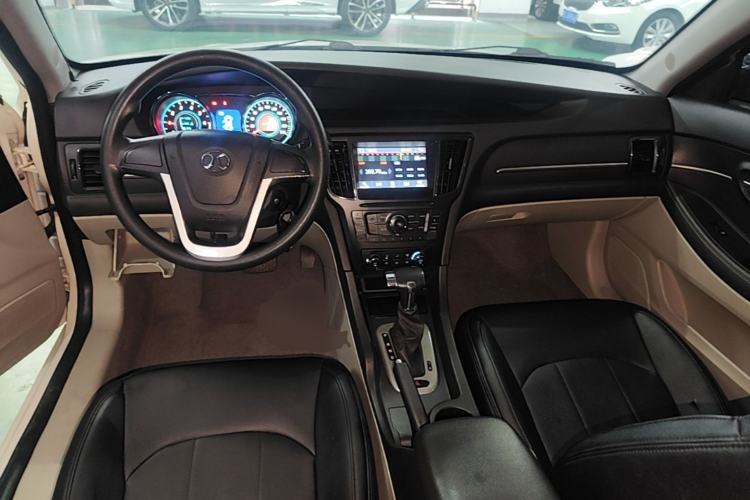 Used BAIC Senova D50 2014 1.5L CVT Standard Edition Center Console