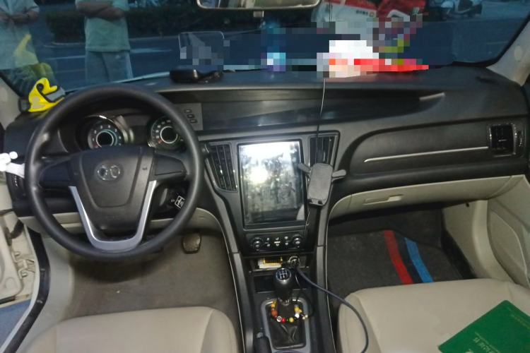 Used BAIC Senova D50 2014 1.5L manual standard version Center Console