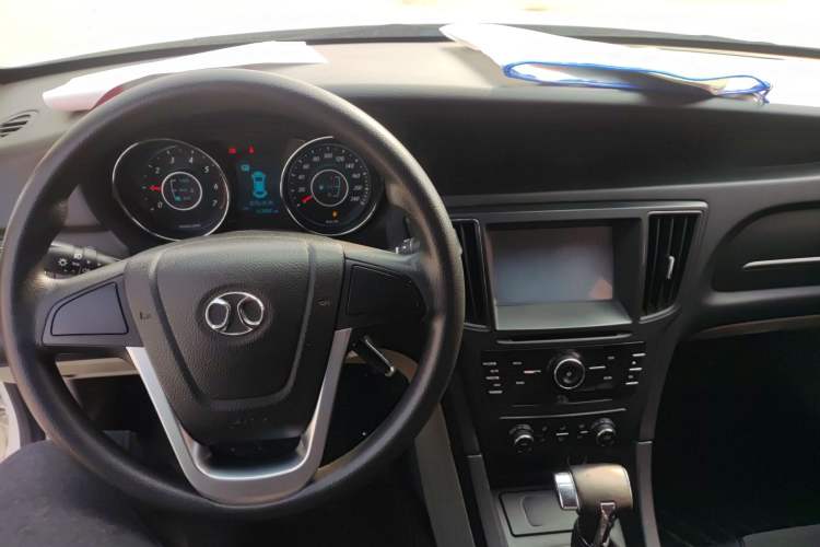 Used BAIC Senova D50 2014 1.5L CVT Standard Edition Center Console