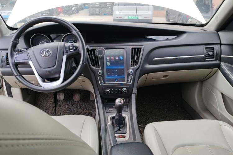 Used BAIC Senova D50 2014 1.5L manual comfort version Center Console