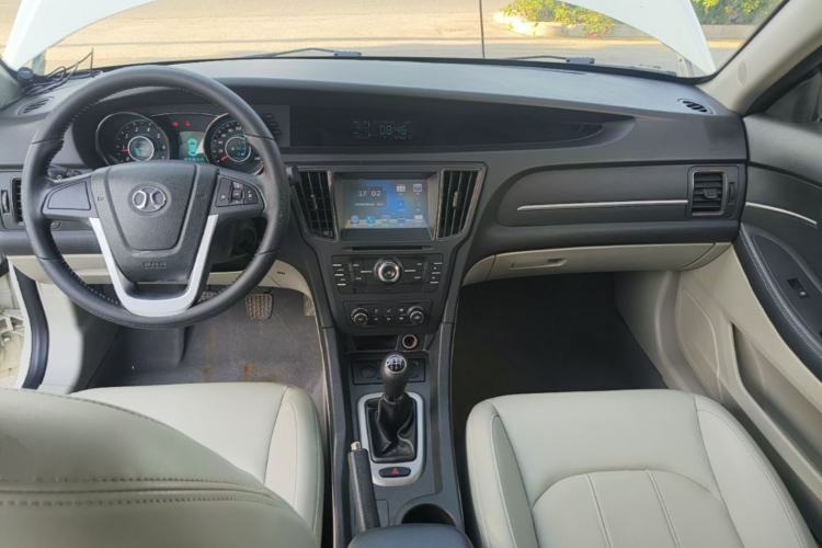 Used BAIC Senova D50 2014 1.5L manual comfort version Center Console