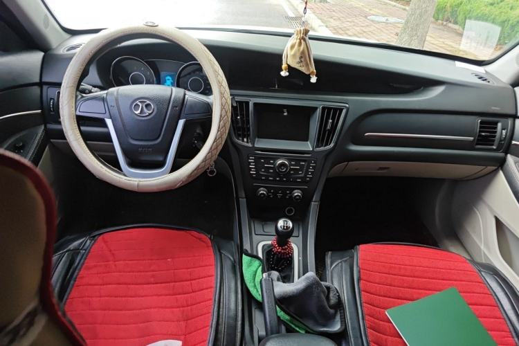 Used BAIC Senova D50 2014 1.5L manual standard version Center Console