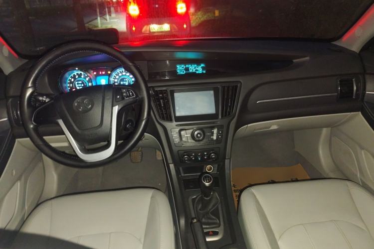 Used BAIC Senova D50 2014 1.5L manual comfort version Center Console