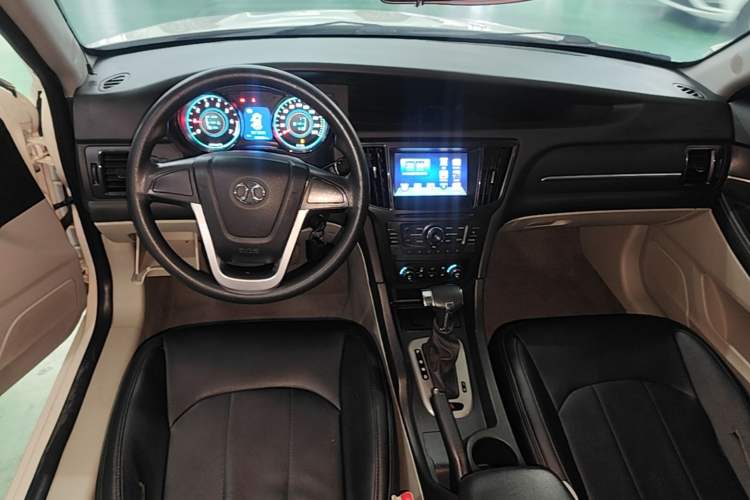 Used BAIC Senova D50 2014 1.5L CVT Standard Edition Center Console