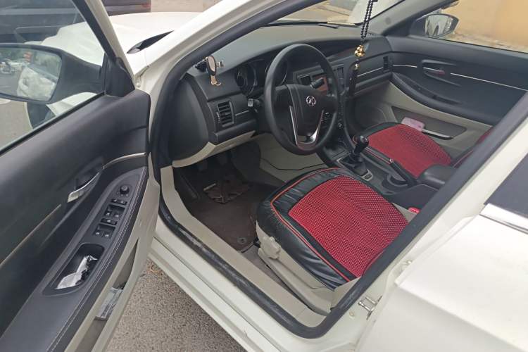 Used BAIC Senova D50 2014 1.5L manual standard version Driver Seat