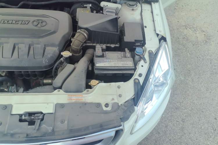 Used BAIC Senova D50 2014 1.5L CVT Standard Edition Engine Bay Left