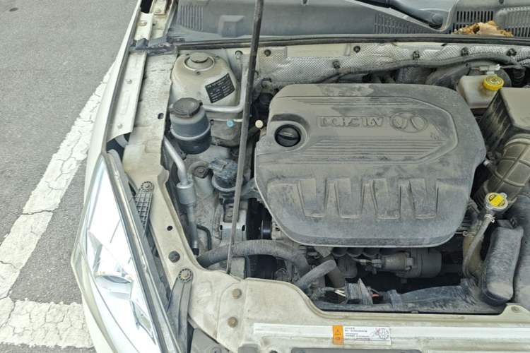 Used BAIC Senova D50 2014 1.5L manual comfort version Engine Bay Right
