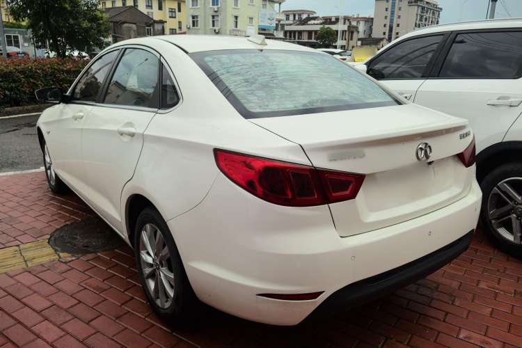 Used BAIC Senova D50 2014 1.5L manual comfort version Exterior 3