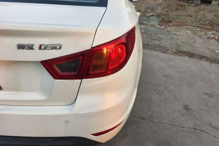 Used BAIC Senova D50 2014 1.5L manual standard version Exterior 6