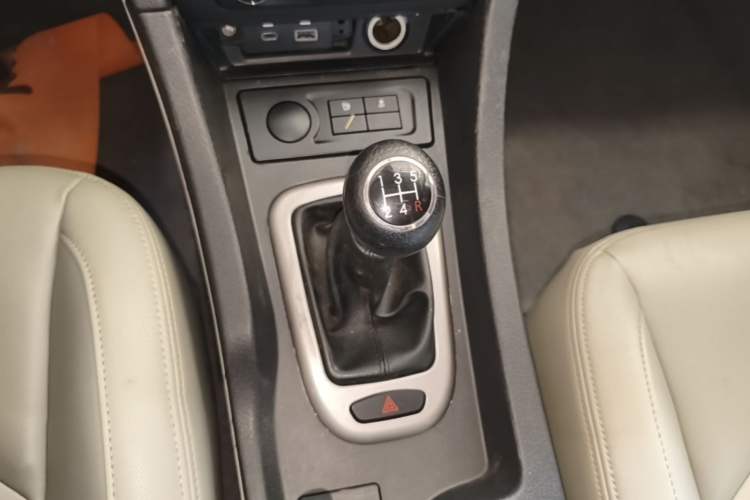 Used BAIC Senova D50 2014 1.5L manual comfort version Gear Lever