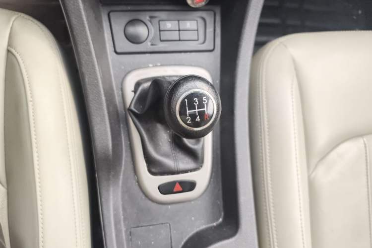 Used BAIC Senova D50 2014 1.5L manual comfort version Gear Lever