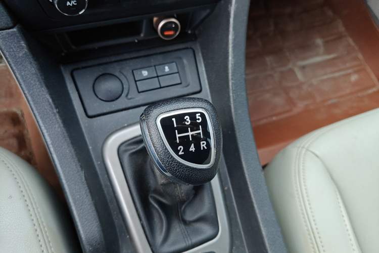 Used BAIC Senova D50 2014 1.5L manual comfort version Gear Lever