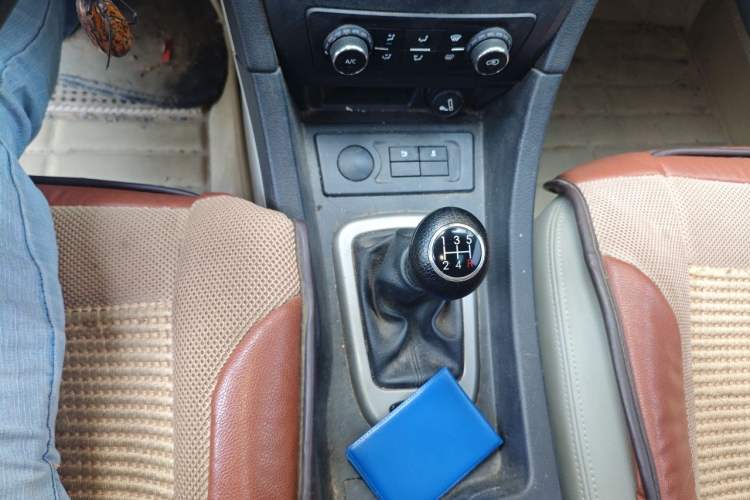 Used BAIC Senova D50 2014 1.5L manual comfort version Gear Lever