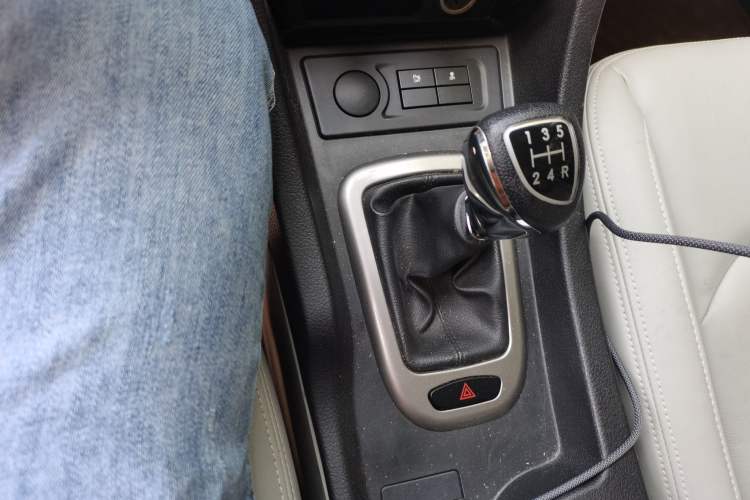 Used BAIC Senova D50 2014 1.5L manual comfort version Gear Lever