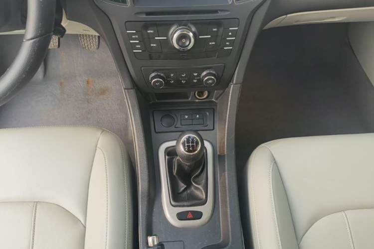 Used BAIC Senova D50 2014 1.5L manual comfort version Gear Lever