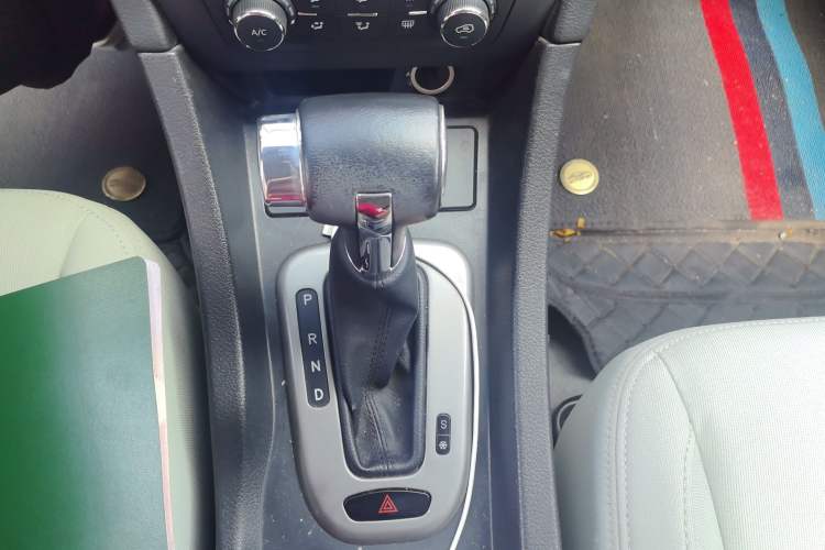 Used BAIC Senova D50 2014 1.5L CVT Standard Edition Gear Lever