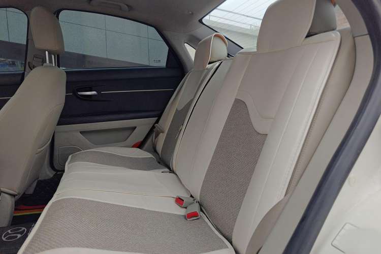 Used BAIC Senova D50 2014 1.5L manual comfort version Interior 1