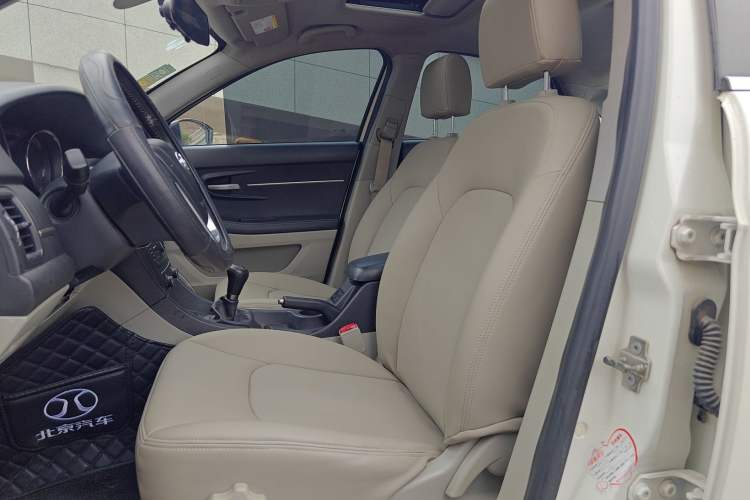 Used BAIC Senova D50 2014 1.5L manual comfort version Interior 2