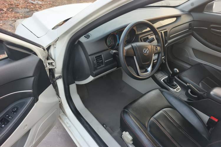 Used BAIC Senova D50 2014 1.5L manual standard version Interior 3
