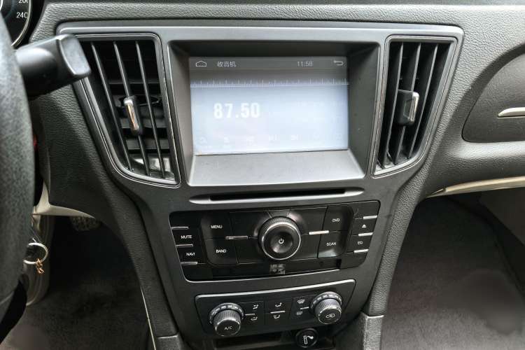 Used BAIC Senova D50 2014 1.5L manual comfort version Interior 3