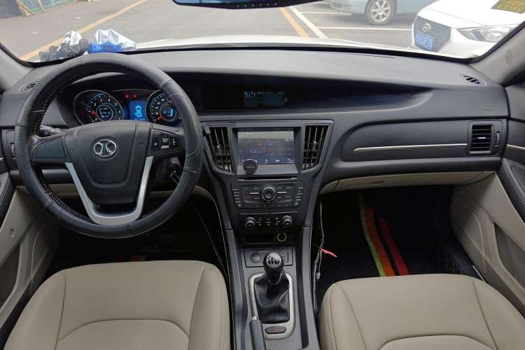 Used BAIC Senova D50 2014 1.5L manual comfort version Interior 3