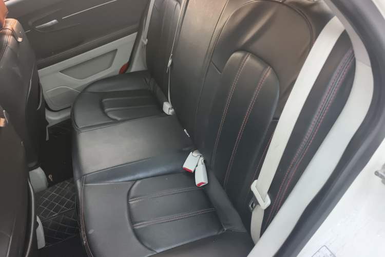 Used BAIC Senova D50 2014 1.5L manual standard version Interior 4