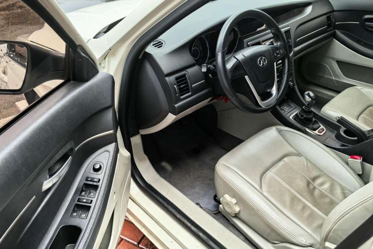 Used BAIC Senova D50 2014 1.5L manual comfort version Interior 5