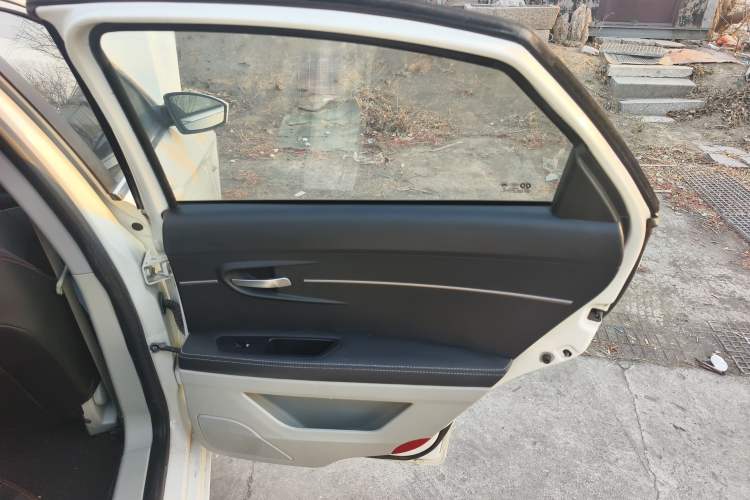 Used BAIC Senova D50 2014 1.5L manual standard version Interior 6