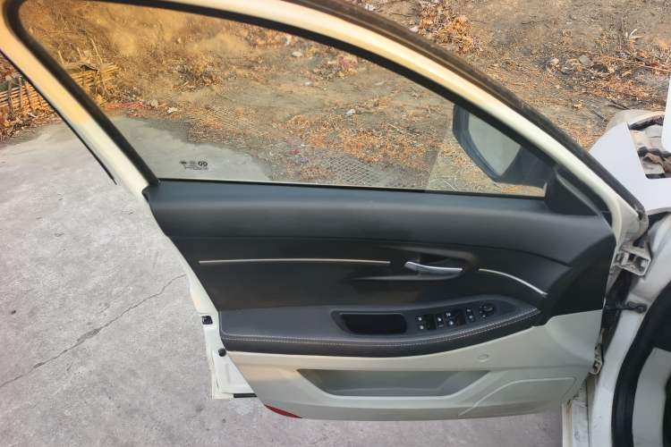 Used BAIC Senova D50 2014 1.5L manual standard version Interior 7