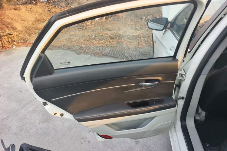 Used BAIC Senova D50 2014 1.5L manual standard version Interior 8