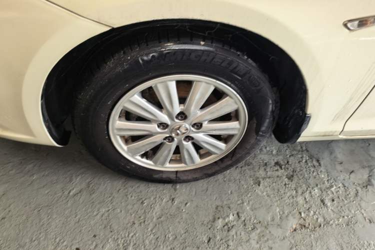 Used BAIC Senova D50 2014 1.5L CVT Standard Edition Left Front Wheel Hub