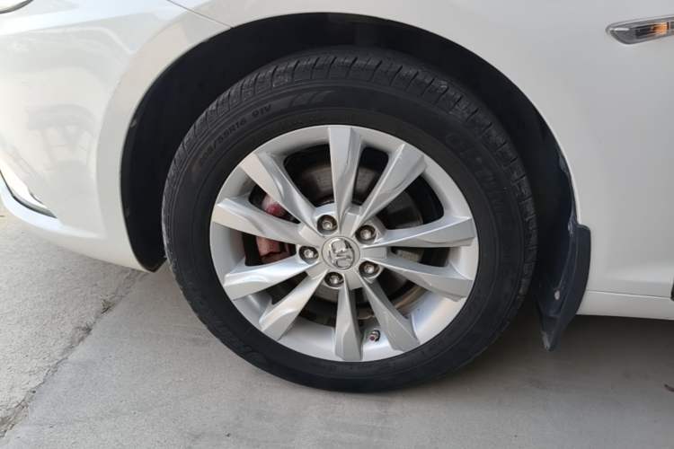 Used BAIC Senova D50 2014 1.5L manual comfort version Left Front Wheel Hub