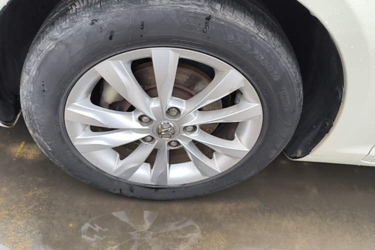 Used BAIC Senova D50 2014 1.5L manual comfort version Left Front Wheel Hub