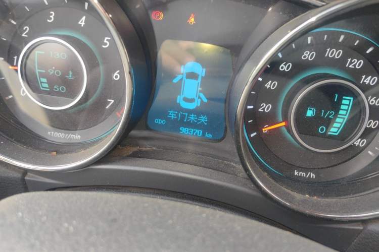 Used BAIC Senova D50 2014 1.5L manual comfort version Odometer Close Up