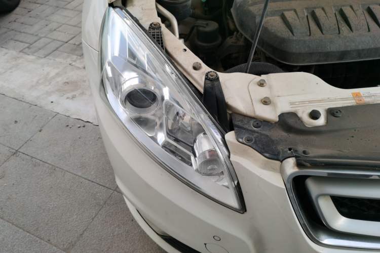 Used BAIC Senova D50 2014 1.5L manual comfort version Right Front Headlight