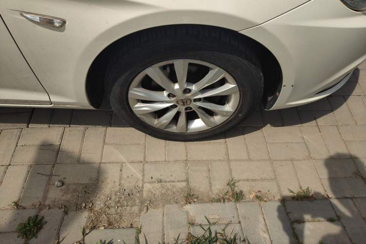 Used BAIC Senova D50 2014 1.5L manual comfort version Right Front Wheel Hub