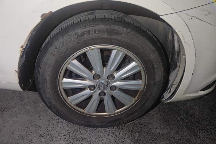 Used BAIC Senova D50 2014 1.5L manual standard version Right Front Wheel Hub