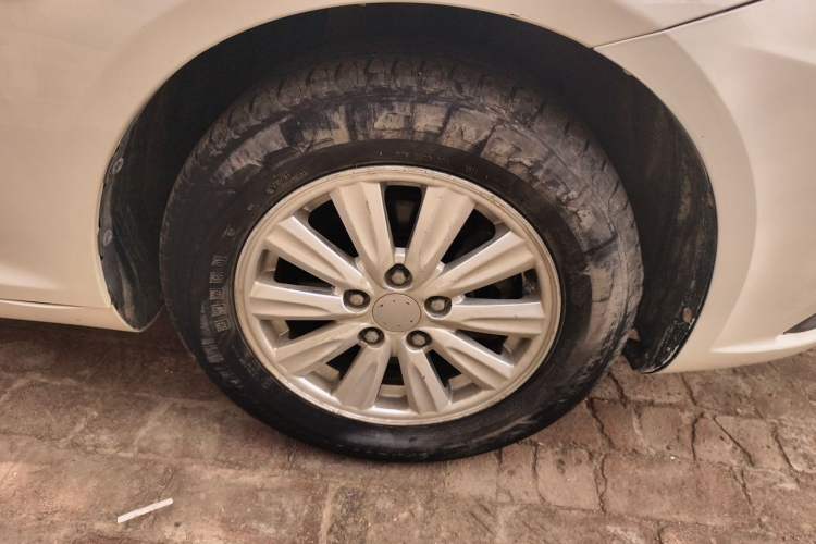 Used BAIC Senova D50 2014 1.5L manual standard version Right Front Wheel Hub