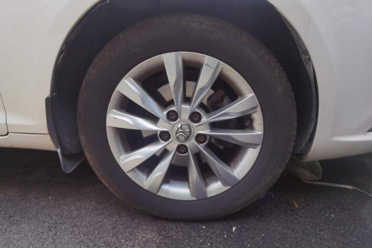 Used BAIC Senova D50 2014 1.5L manual comfort version Right Front Wheel Hub
