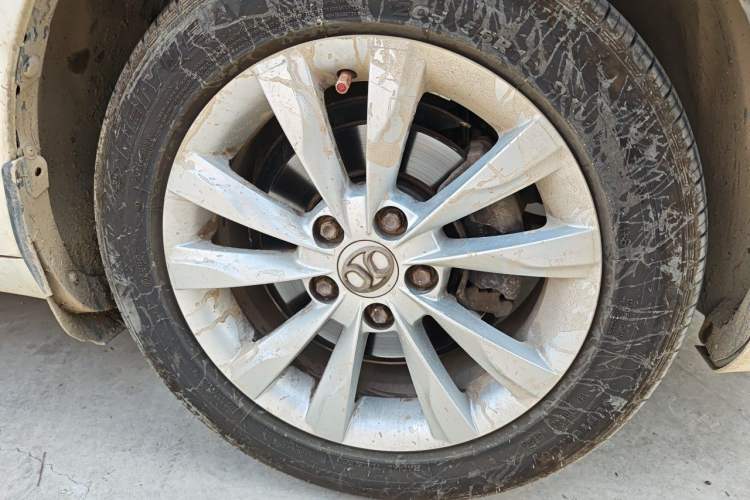Used BAIC Senova D50 2014 1.5L manual comfort version Right Front Wheel Hub