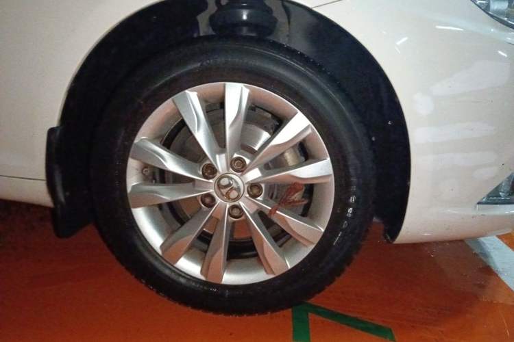 Used BAIC Senova D50 2014 1.5L manual comfort version Right Front Wheel Hub
