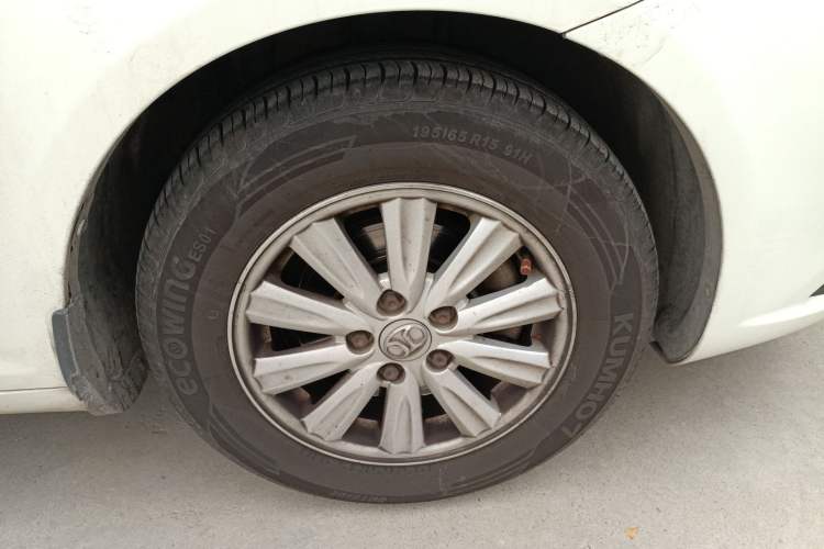 Used BAIC Senova D50 2014 1.5L manual standard version Right Front Wheel Hub