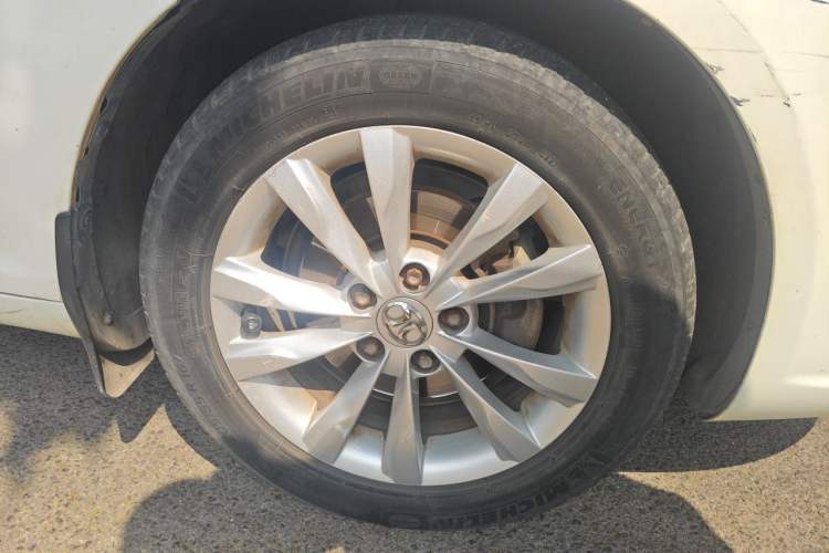 Used BAIC Senova D50 2014 1.5L manual comfort version Right Front Wheel Hub