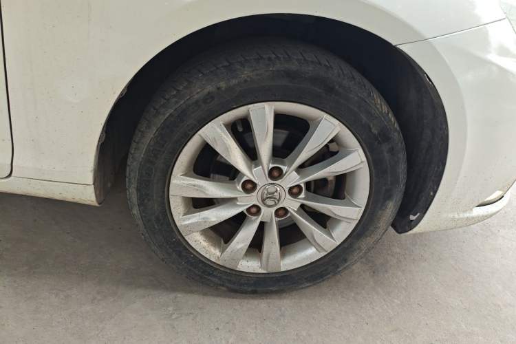 Used BAIC Senova D50 2014 1.5L manual comfort version Right Front Wheel Hub