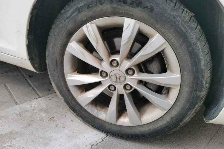 Used BAIC Senova D50 2014 1.5L manual comfort version Right Front Wheel Hub