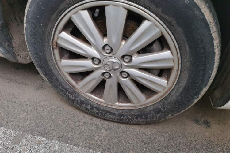 Used BAIC Senova D50 2014 1.5L manual standard version Right Front Wheel Hub