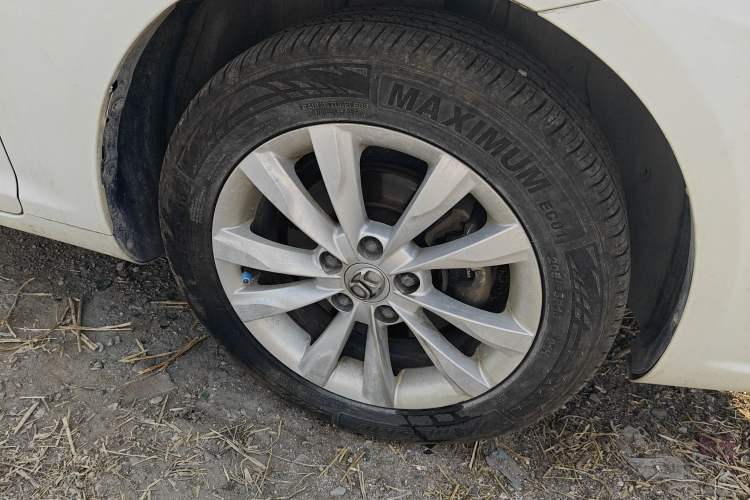 Used BAIC Senova D50 2014 1.5L manual comfort version Right Front Wheel Hub