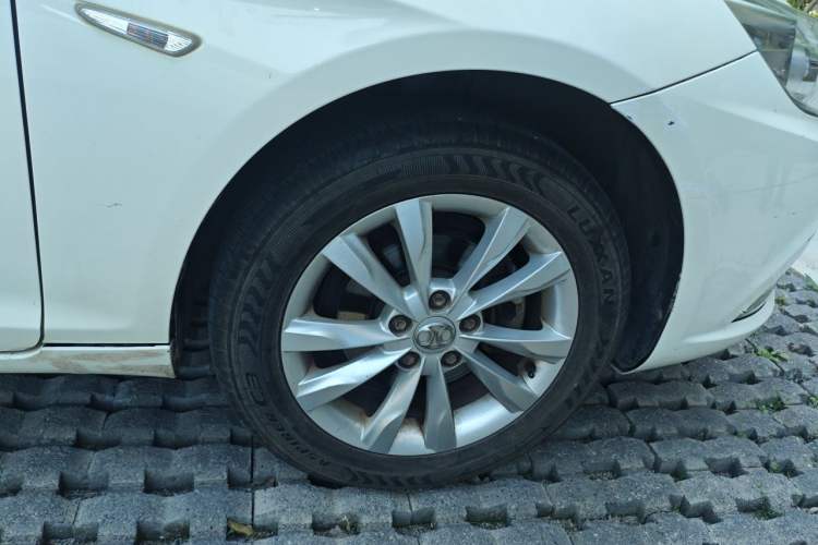 Used BAIC Senova D50 2014 1.5L manual comfort version Right Front Wheel Hub