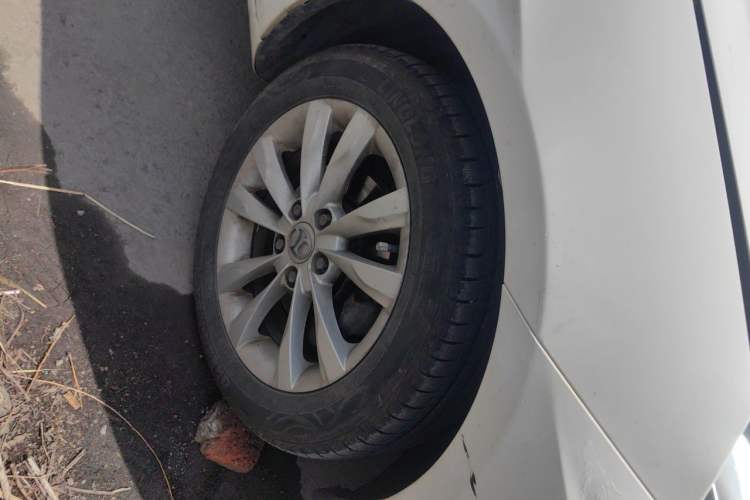 Used BAIC Senova D50 2014 1.5L manual comfort version Right Front Wheel Hub